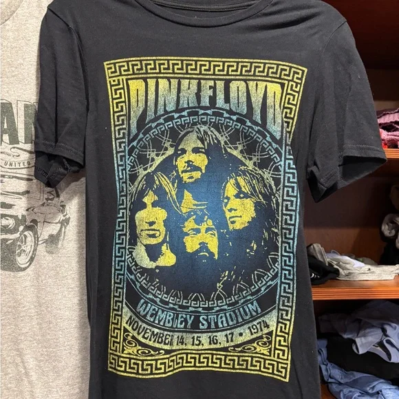 Bundle of Graphic Tees - Picture 6 of 7